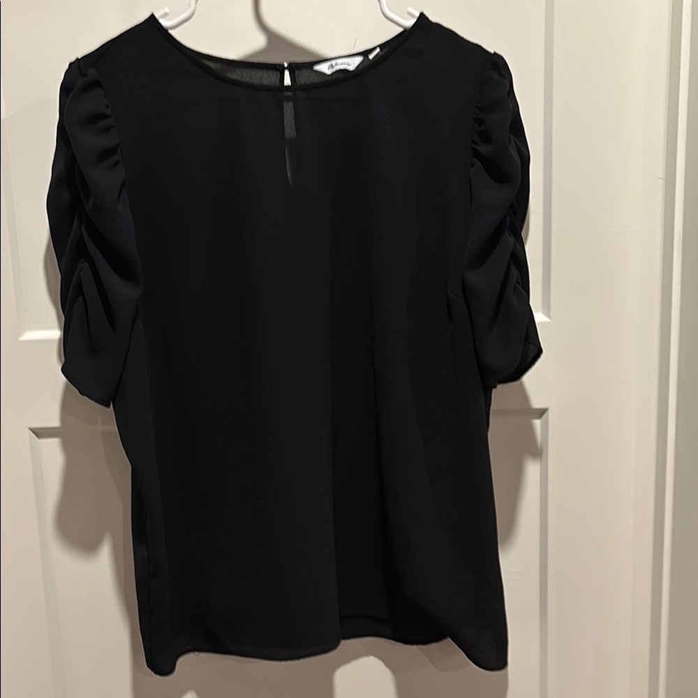Reitmans Black blouse with slightly puffed sleeves as keyhole on back Size XLG